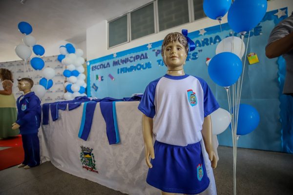 Vereador critica distribuição de uniformes escolares em Paranaguá e cobra explicações da prefeitura