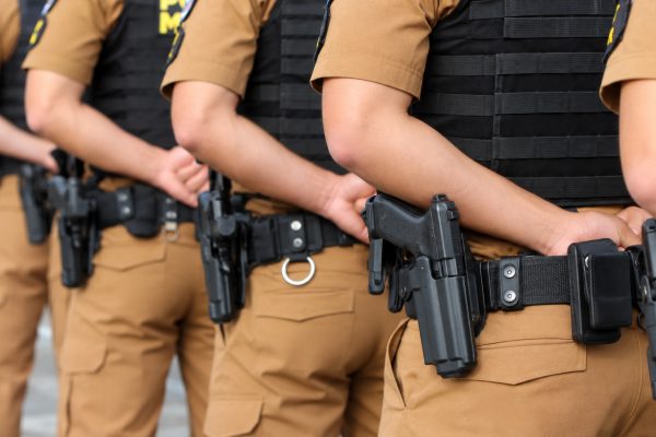 Candidato denuncia policiais armados em locais de votação de São José dos Pinhais e aciona Justiça Eleitoral