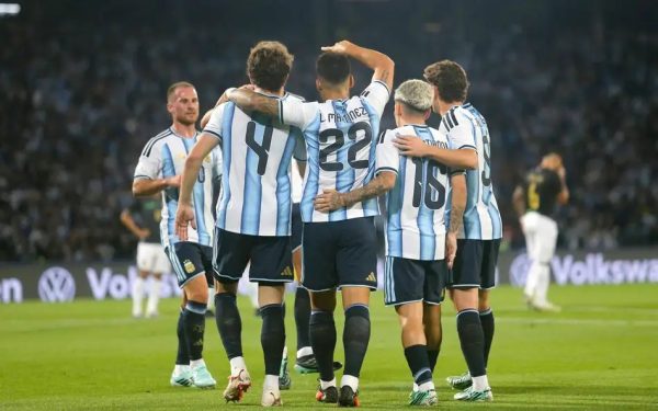 Argentina goleia Bolívia por 4 a 0 em primeiro jogo após vice mundial