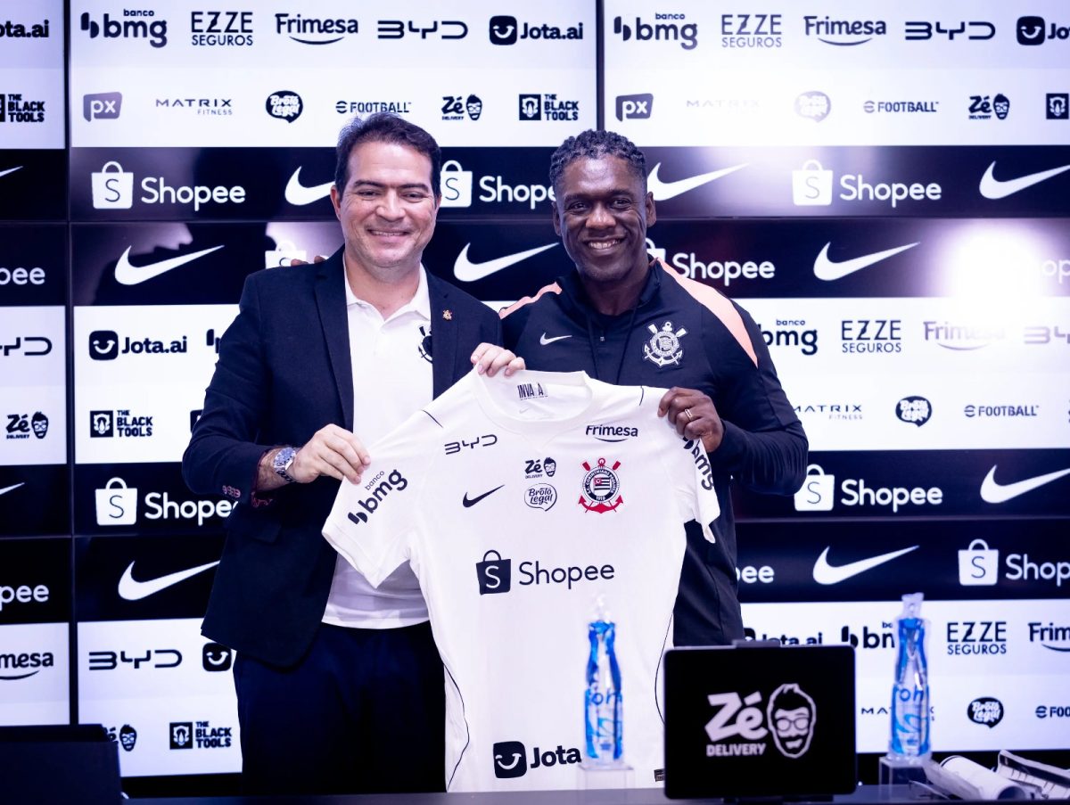 Seedorf foi apresentado nesta quarta
