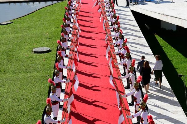 Posse de presidente e governadores muda de data a partir de 2027
