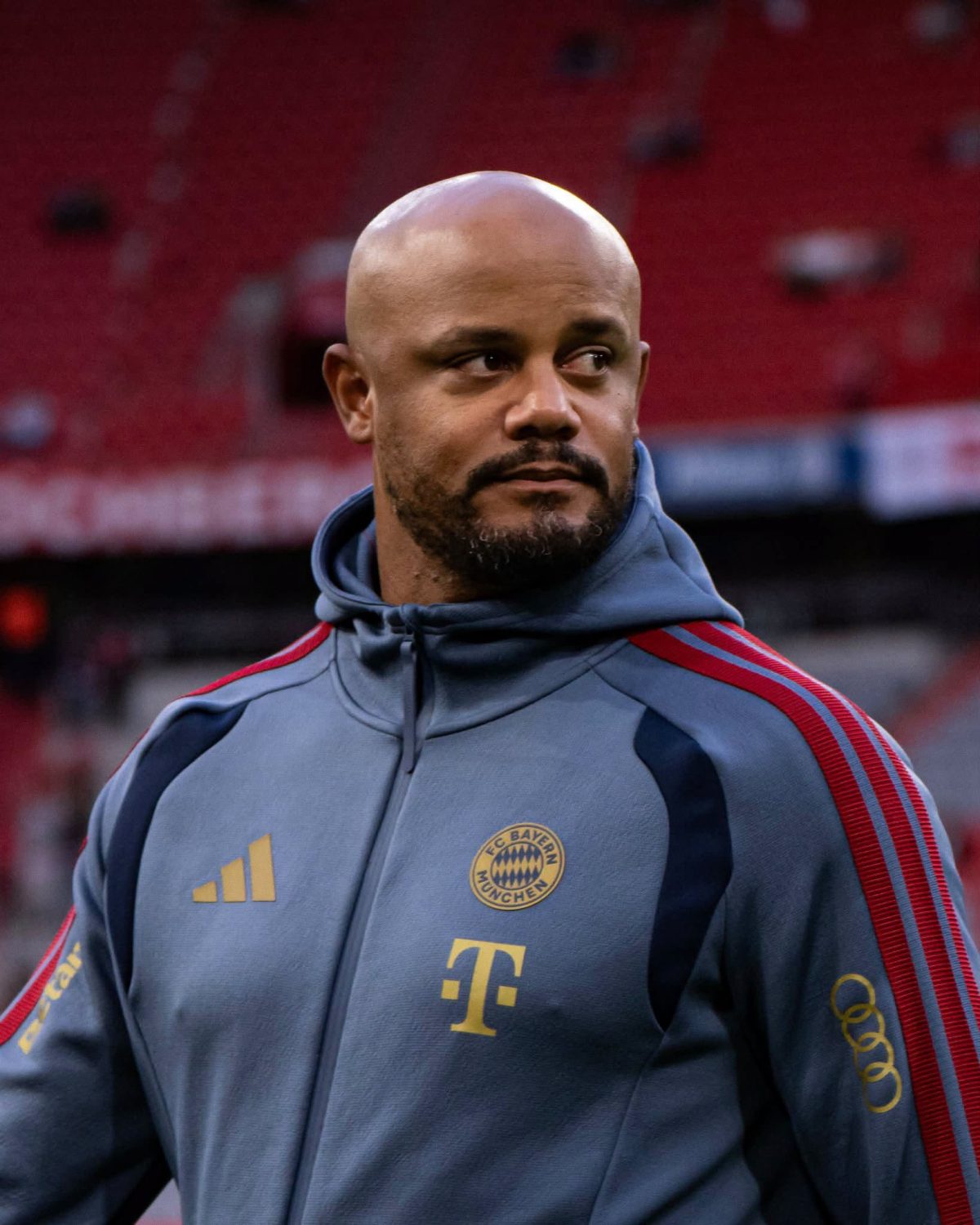 Kompany desmaia durante treino do Bayern e vai ao hospital