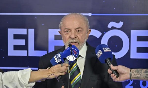 Lula autoriza TSE a levantar seus sigilos e desafia Flávio