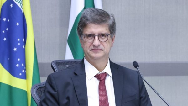 Caso Master: PGR defende manter prisões de familiares de Vorcaro e entrega a Fachin decisão sobre solturas