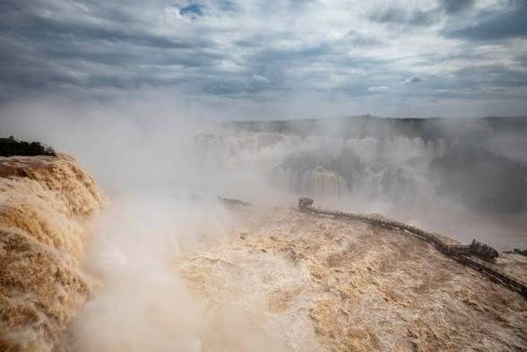Cataratas do Iguaçu registram vazão 10 vezes acima da média