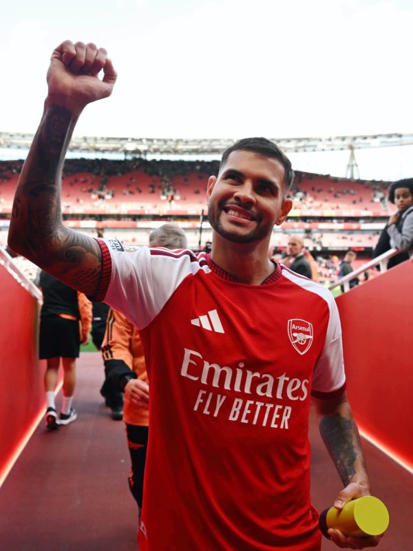 Premier League: Arsenal vira sobre o Leeds, e Chelsea goleia com brilho de João Pedro