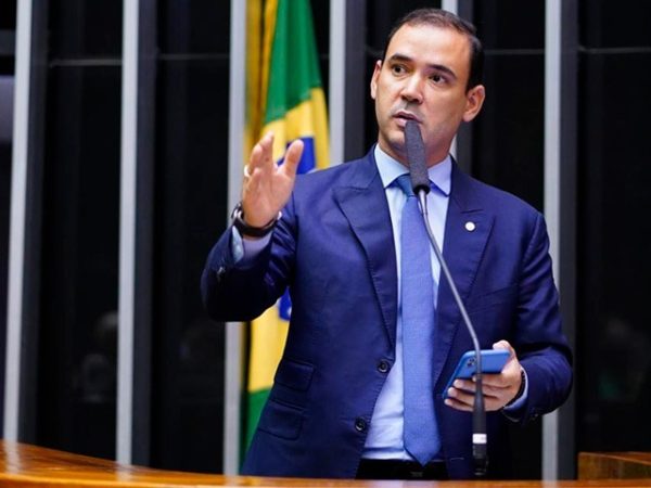 Vicentinho Júnior vira disputa no 2º turno e é eleito governador do Tocantins
