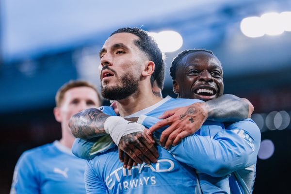 City goleia Liverpool em Anfield e mantém 100% na Premier League