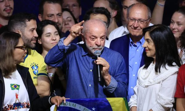 Lula ganhou 511 mil votos no Paraná e reduziu a vantagem de Flávio Bolsonaro