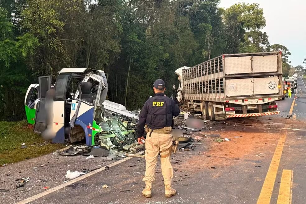 Polícia Civil aponta culpa dos dois motoristas em acidente que matou 23