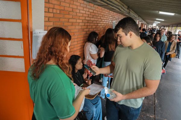 Vestibular UEL 2027 reúne 18,4 mil candidatos em 52 locais de prova