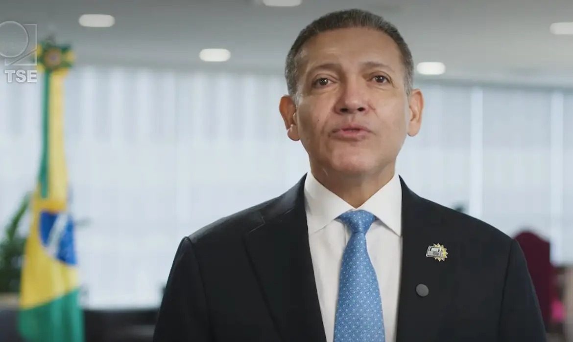 Nunes Marques alerta sobre fake news na véspera da eleição