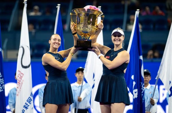 Luisa Stefani e Dabrowski dominam final e são campeãs em Pequim