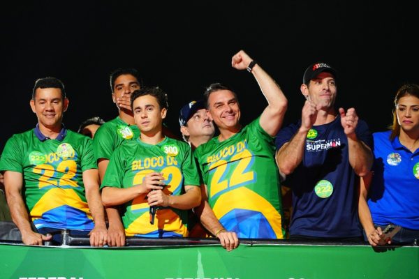 Aliados de Flávio divergem sobre derrota nas urnas e Nikolas pede que apoiadores não saiam às ruas