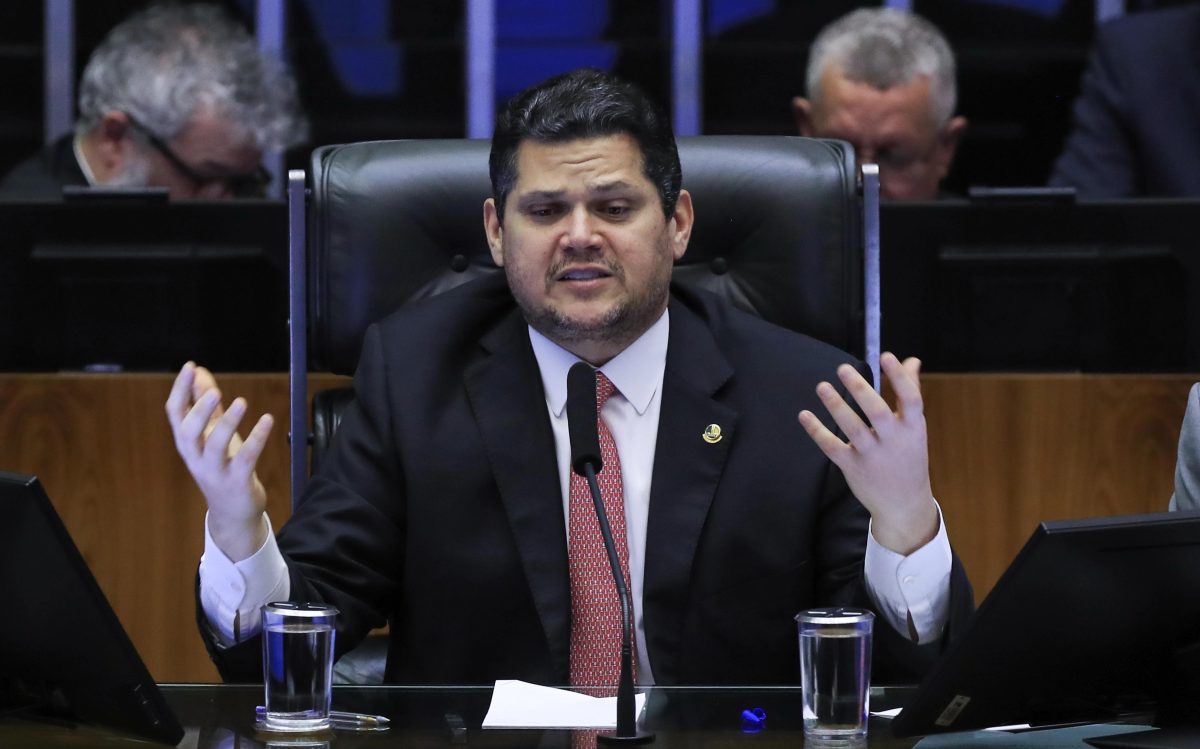 Plenário do Senado discute proposta que pode alterar a jornada de trabalho de milhões de brasileiros