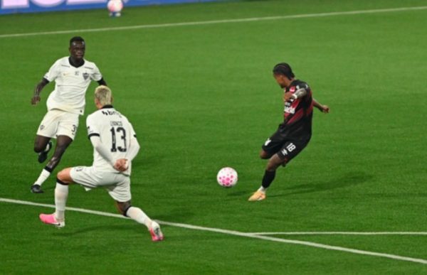 Athletico encara lanterna Chapecoense para seguir no G6