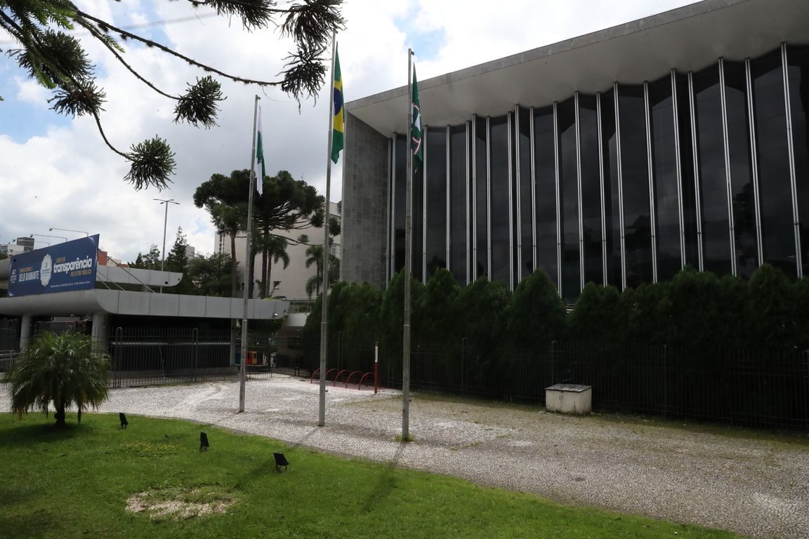 Assembleia do Paraná vota projetos sobre segurança de traves e atendimento em óticas