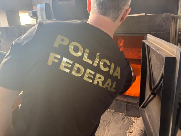 Polícia Federal incinera 5,7 toneladas de drogas apreendidas em Cascavel-PR