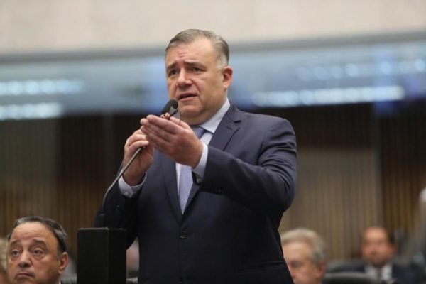 Em plena votação, TRE manda tirar do ar entrevista em que Leprevost divulga número de urna