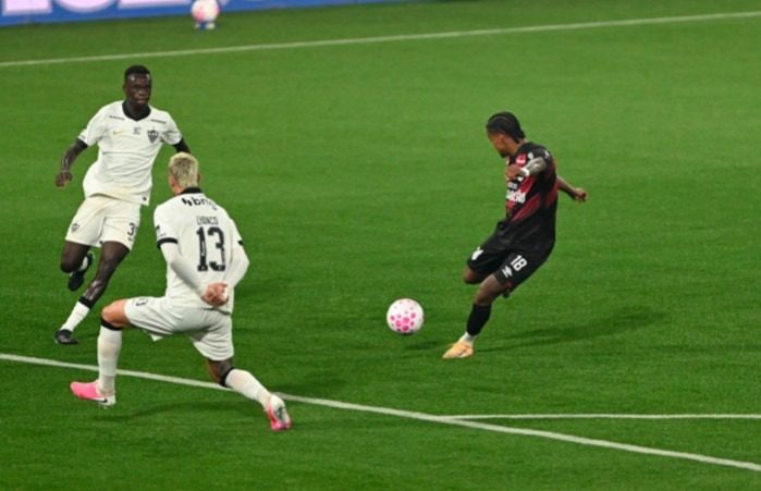 Furacão enfrenta a lanterna Chapecoense nesta segunda-feir
