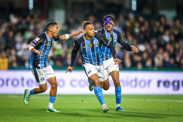 Brasileirão: Grêmio recebe o Furacão na Arena em Porto Alegre