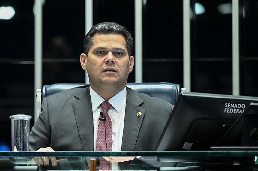 Presidente do Senado, Davi Alcolumbre, marcou para terça-feira (3) a análise da PEC da Segurança Pública, que prevê mudanças na atuação das polícias e no combate ao crime organizado.