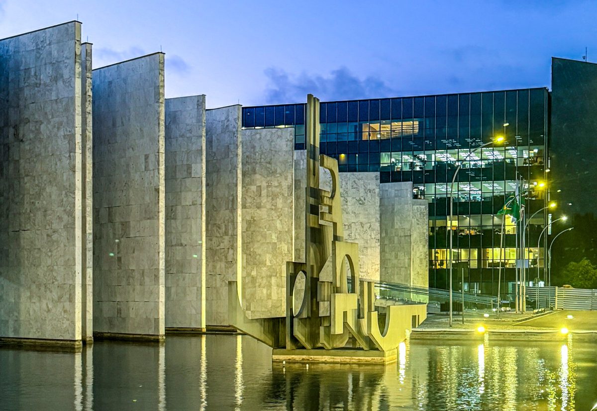 Sede do Tribunal de Contas do Estado do Paraná (TCE-PR), órgão responsável pela fiscalização das contas públicas estaduais e municipais.