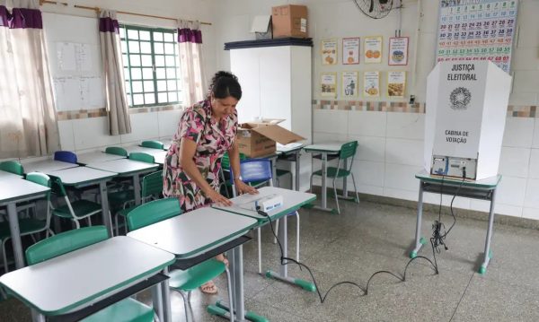 Propaganda eleitoral nas ruas termina às 22h deste sábado