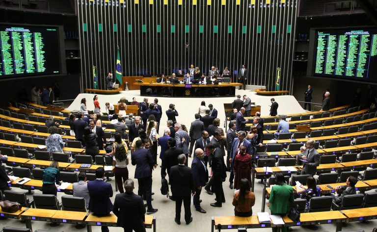 Câmara aprova aumento do teto do MEI para até R$ 140 mil