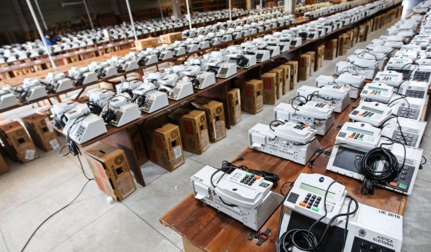 Eleitores paranaenses devem consultar antecipadamente seus locais de votação; sete municípios terão alterações de endereço no segundo turno das eleições de 2026.