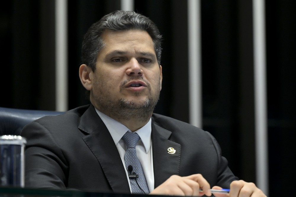 Fim da escala 6x1 enfrenta resistência no Senado e votação pode não ocorrer nesta semana
