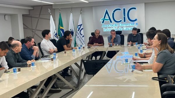 Cascavel prepara redução da taxa de alvará após reivindicação de empresários