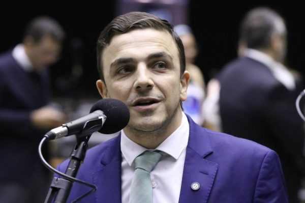 Governo tenta aprovar regulação das big techs antes da posse do novo Congresso