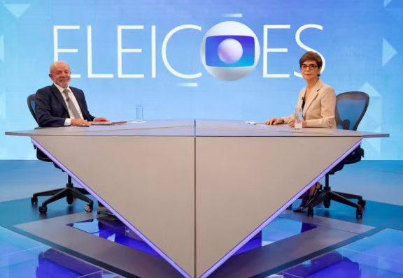 Presidente Luiz Inácio Lula da Silva durante entrevista ao Jornal Nacional, da TV Globo, na noite de quinta-feira (15), no Rio de Janeiro, na reta final do segundo turno das eleições presidenciais de 2026.