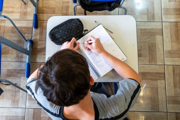 Paraná organiza transporte para 113 mil estudantes que farão o Enem