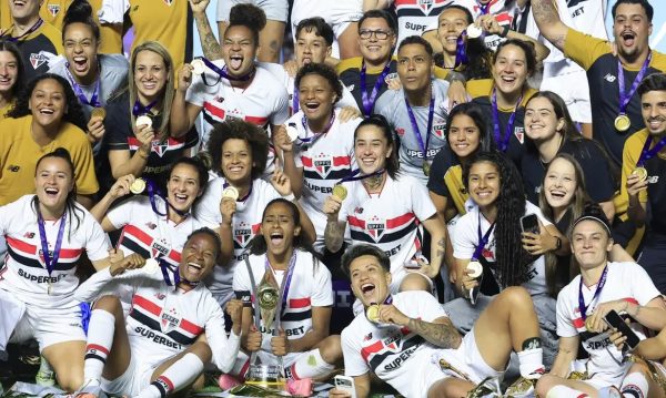 São Paulo empata com Corinthians e conquista título inédito do Brasileirão Feminino