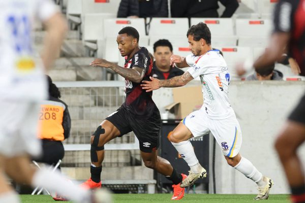 Athletico vence São Joseense e assume vice-liderança da Copa Paraná