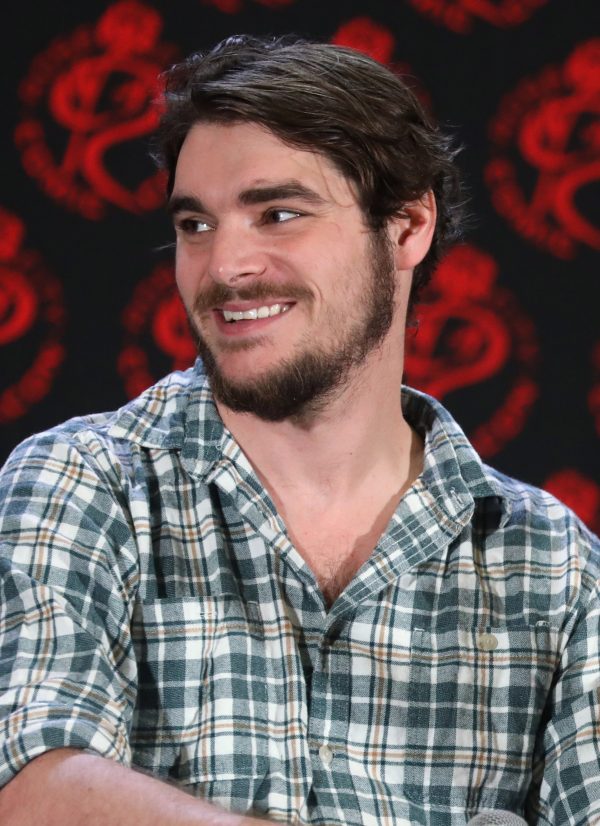 Morre aos 34 anos RJ Mitte, ator que interpretou Walter White Jr. em ‘Breaking Bad’