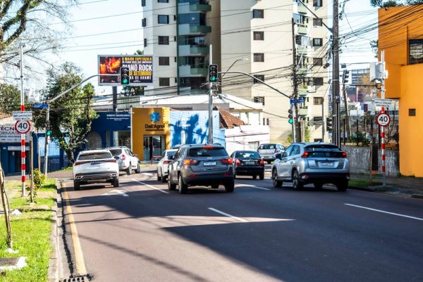 Radares de Curitiba: a dois meses do fim de contrato, nova licitação ainda não aparece publicada 