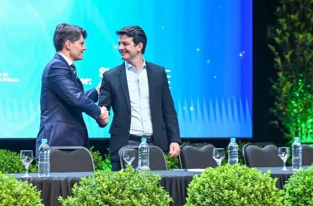Curitiba e Pinhais recebem reconhecimento do TCE-PR por boas práticas de gestão