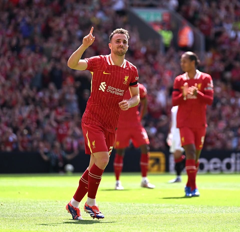 Liverpool lançou biografia dedicada à vida e à carreira de Diogo Jota