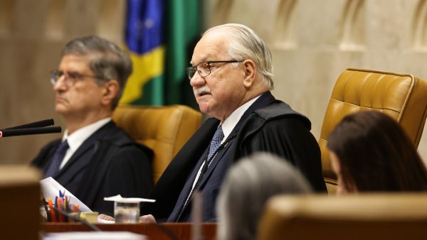 Fachin diz que STF trai sua missão ao substituir debate político por vontade própria