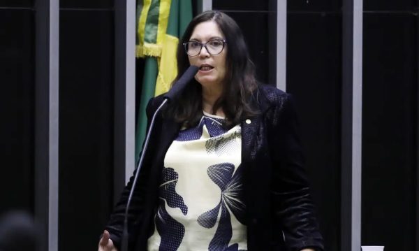 Bia Kicis defende impeachment de Moraes e diz que ele deve ser o primeiro do STF