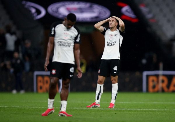 Corinthians despenca na tabela e vê risco de rebaixamento aumentar