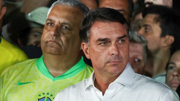 Flávio quer anular eleição, mas ministros do TSE não veem motivo para mudança no resultado