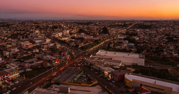 Vereadores denunciam ruas esburacadas em Colombo e cobram providências da Prefeitura