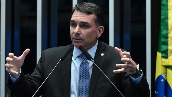 Flávio Bolsonaro na Justiça: levantamento reúne investigações, processos e disputas eleitorais