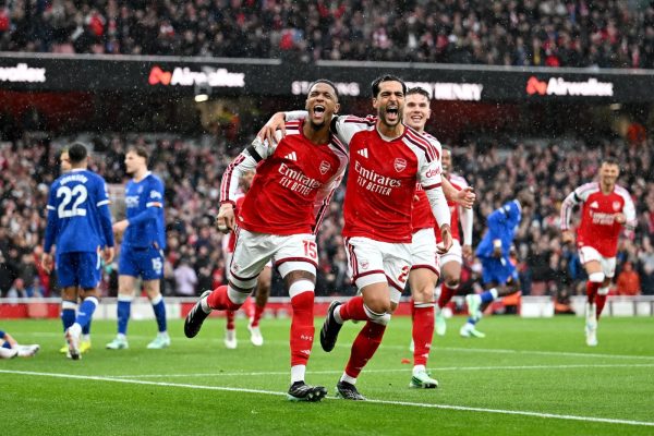 Arsenal vence Everton e encosta no City, que perde invencibilidade na Premier League