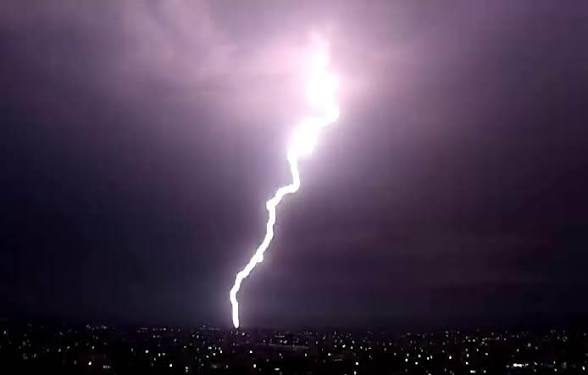 Cascavel lidera incidência de raios no Paraná, com 1.277 descargas