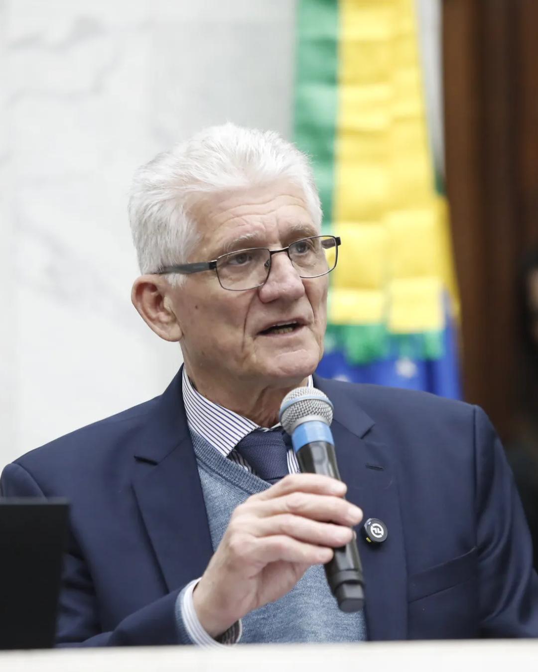 Após alerta sobre limites financeiros, Paraná seguiu anunciando e firmando convênios milionários